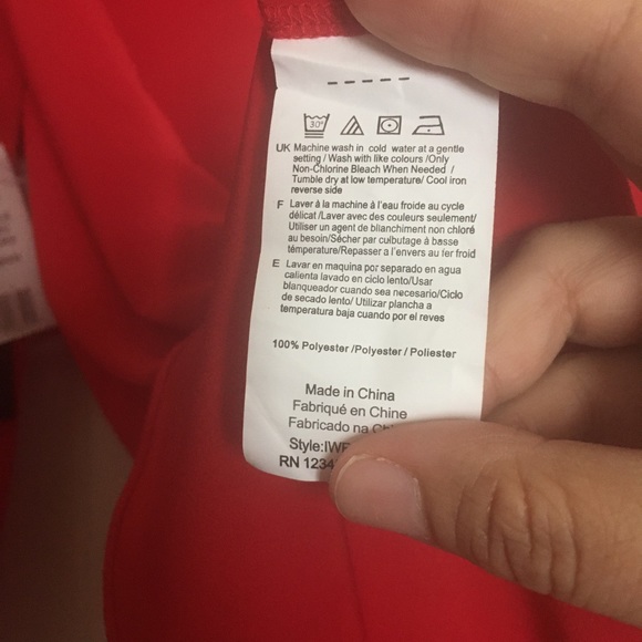 Full, flowing sleeves and light, airy material in Ruby red top size M - Picture 6 of 7